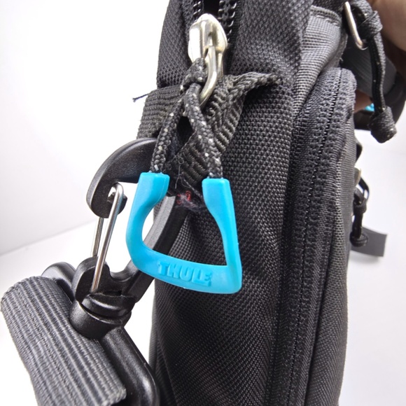 Thule Stravan Deluxe 15" Laptop Mackbook/Ipad Bag/Attache, Grey and Black - Picture 5 of 10